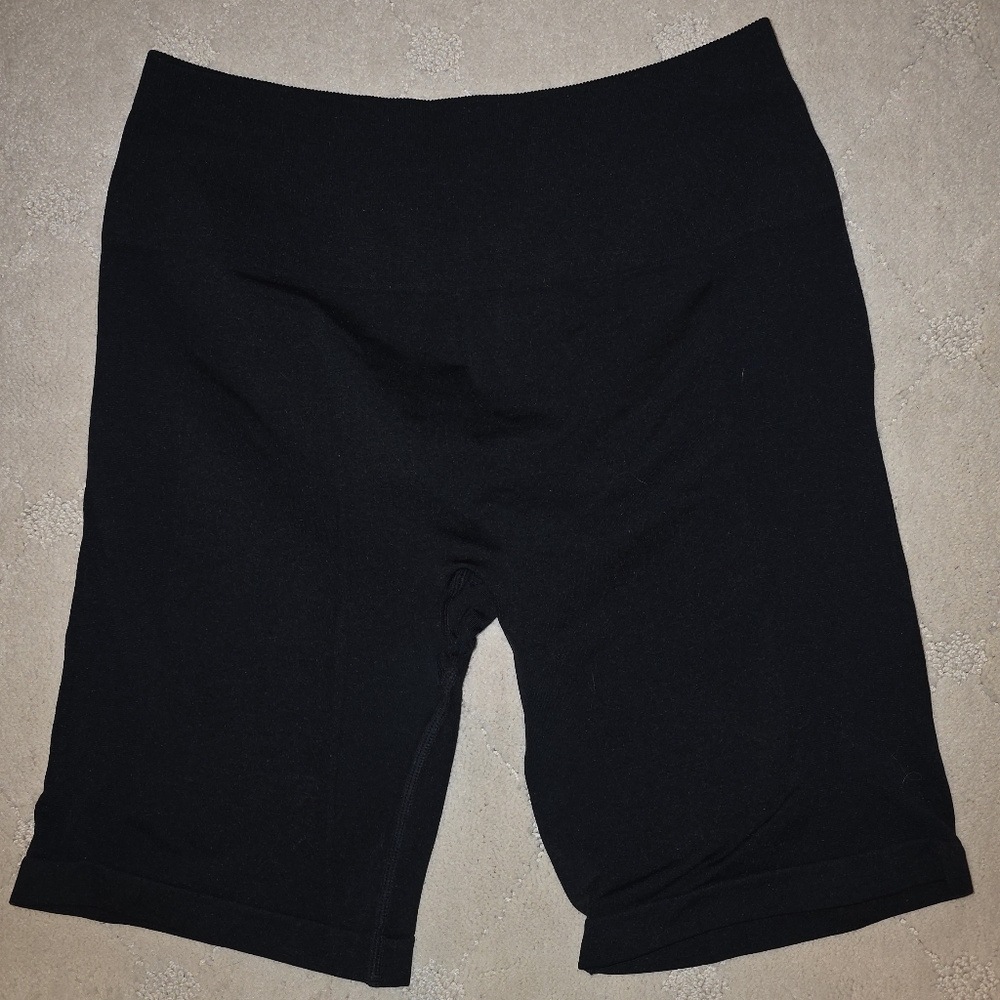 Aurola Black Women's Shorts